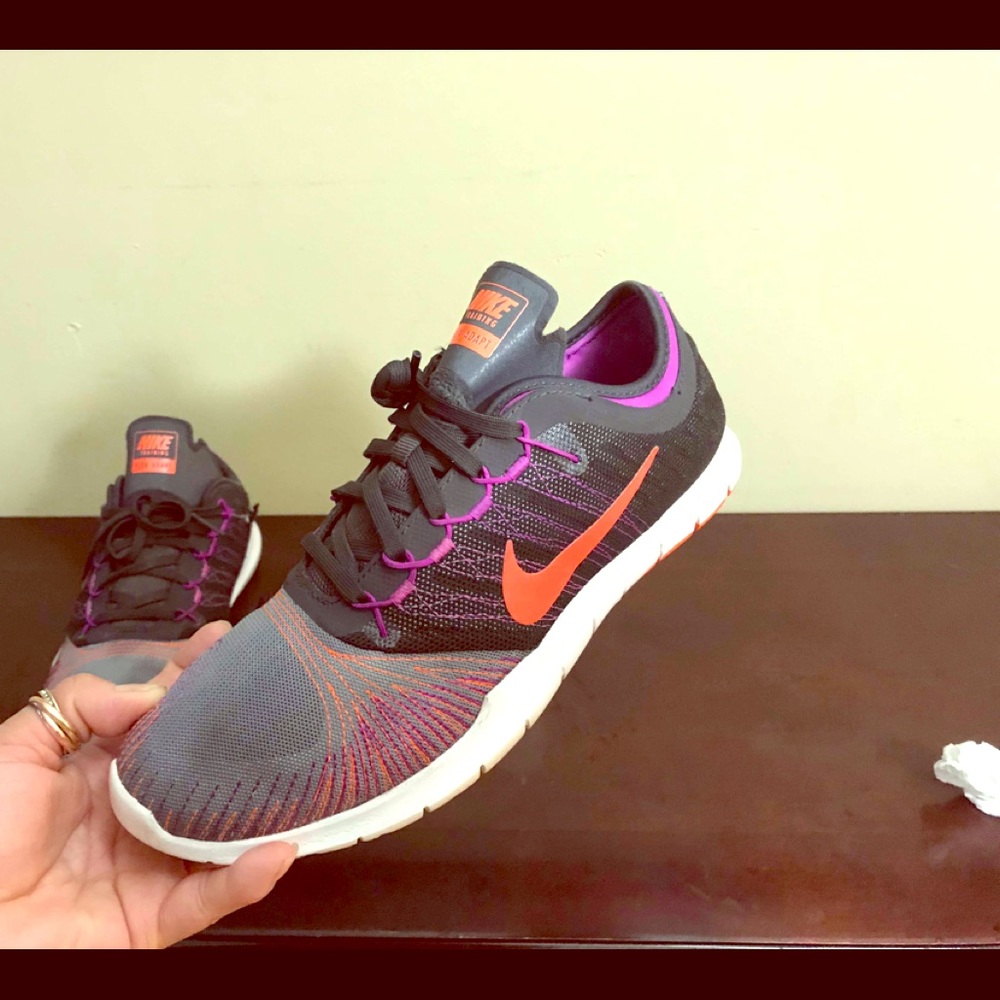 Nike tennis shoes